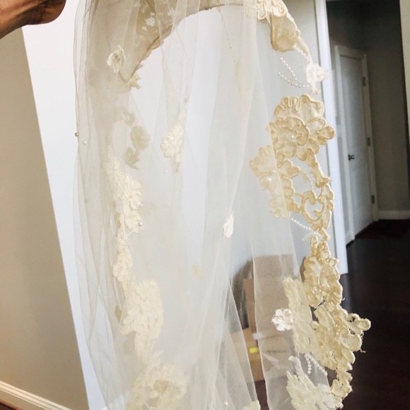 106” VINTAGE CATHEDRAL VEIL
